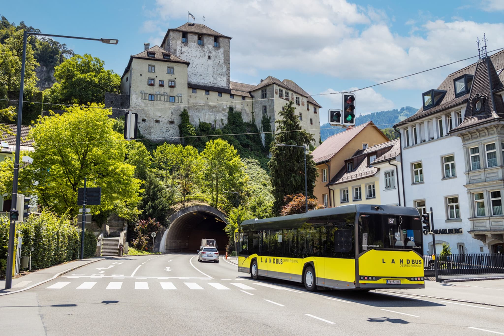 Landbus Oberes Rheintal auf dem Weg durch den Schattenburgtunnel in Feldkirch © Patricia Keckeis