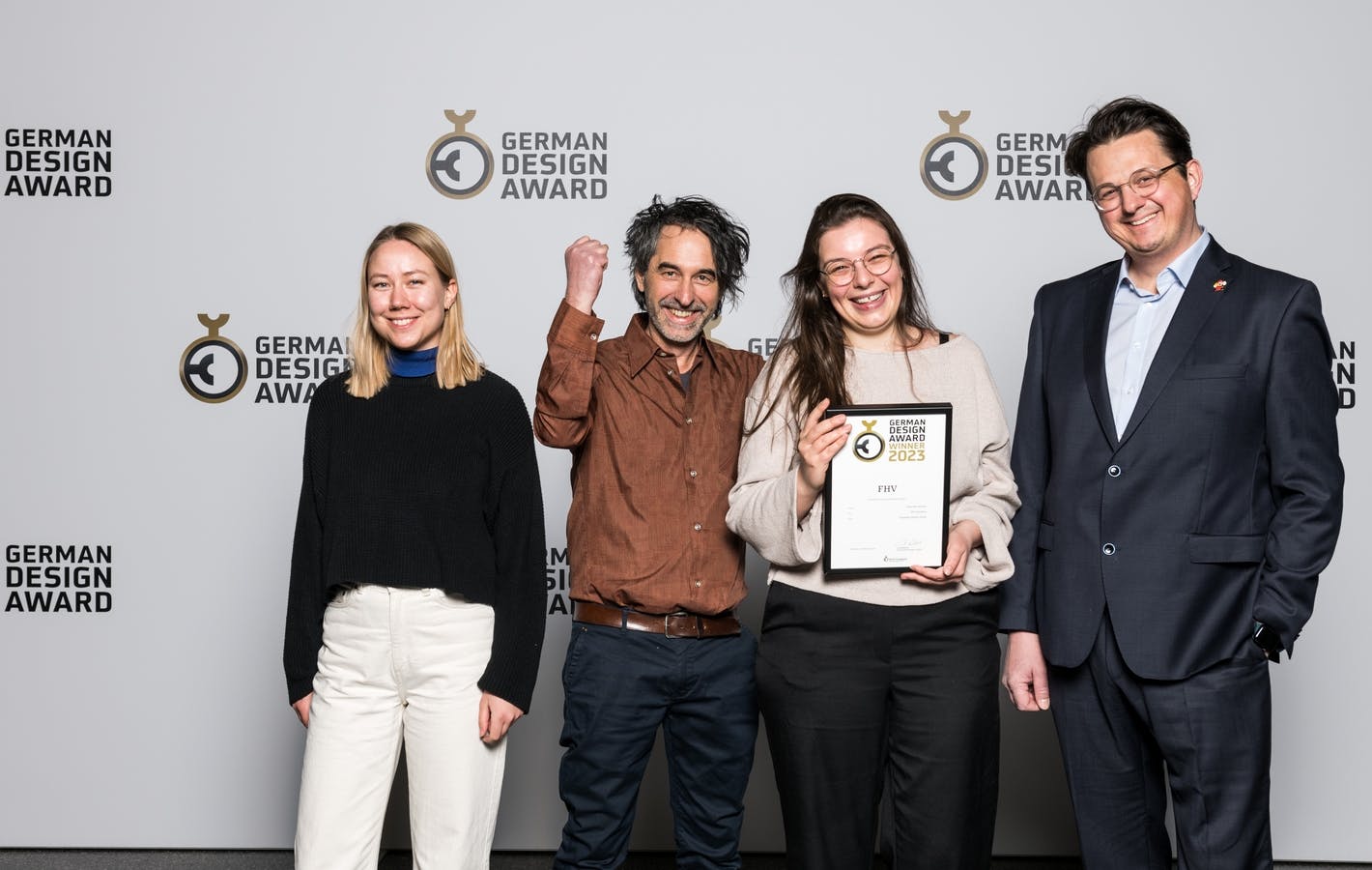 Der German Design Award für den Markenrelaunch der FHV: Susanne Büchele, Klaus Österle, Sabine Grohe und Oliver Ruhm (v.l.) © Photography Concepts Sternstein