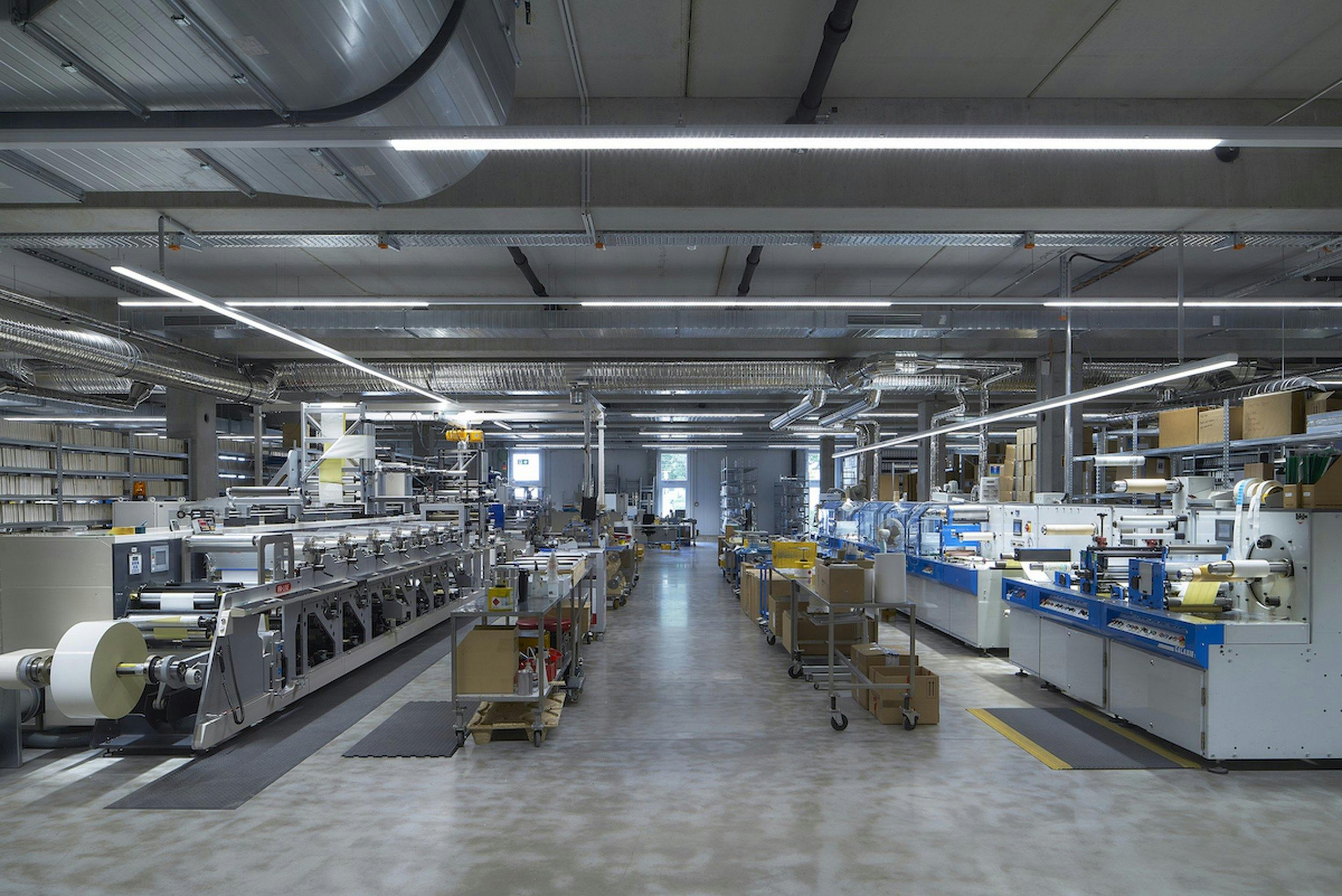 Robos Labels Produktionshalle in Kornwestheim bei Stuttgart © Robos Labels