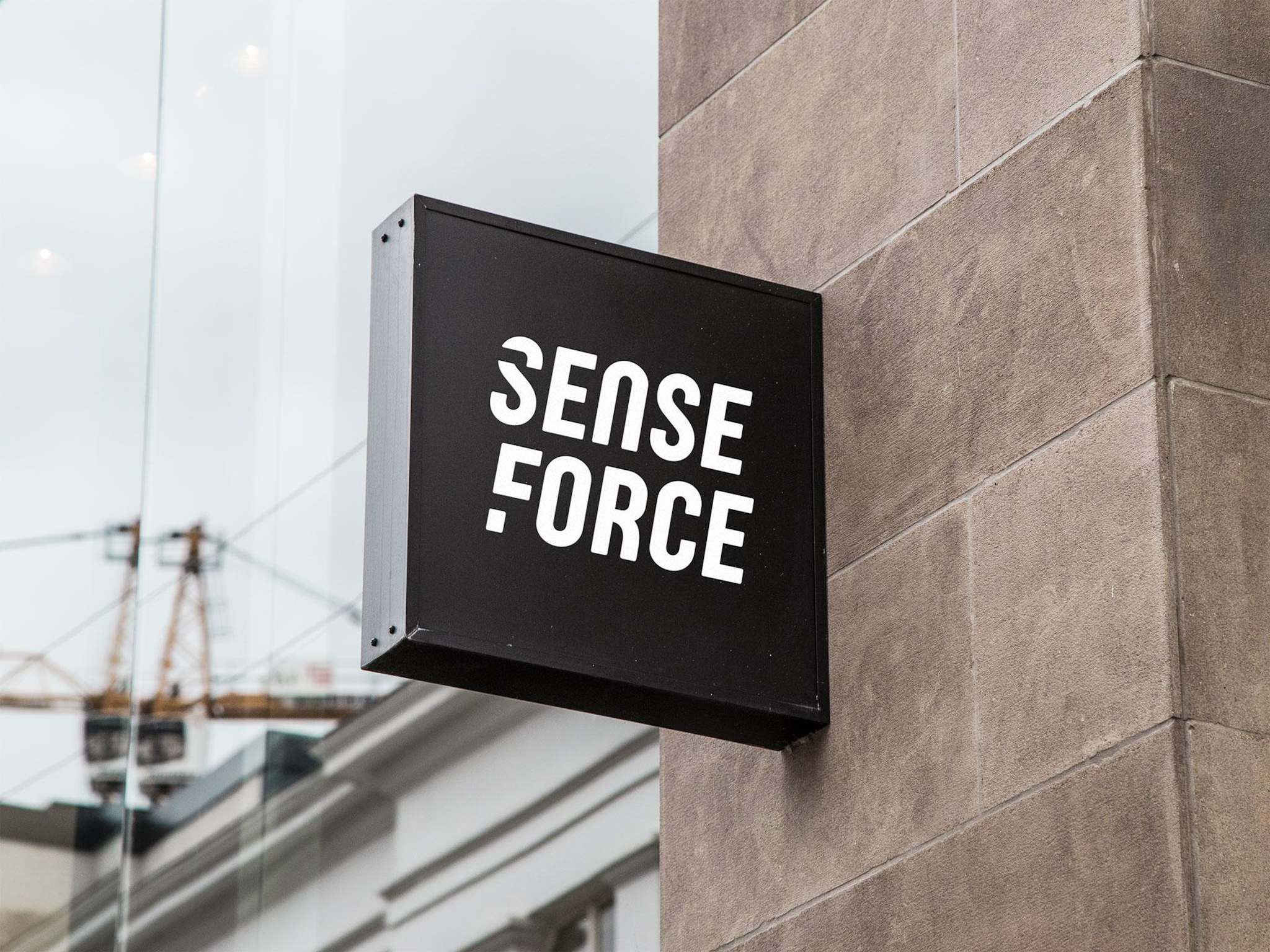 Senseforce Schild Mockup © Zeughaus Design