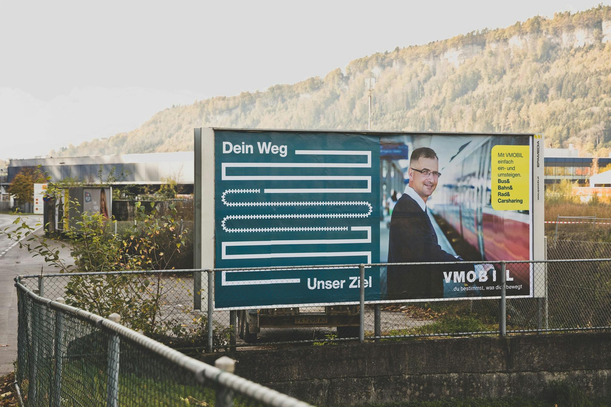 VMOBIL Kampagne „Dein Weg – unser Ziel“ Bogenplakat Bahnsteig © Patricia Keckeis