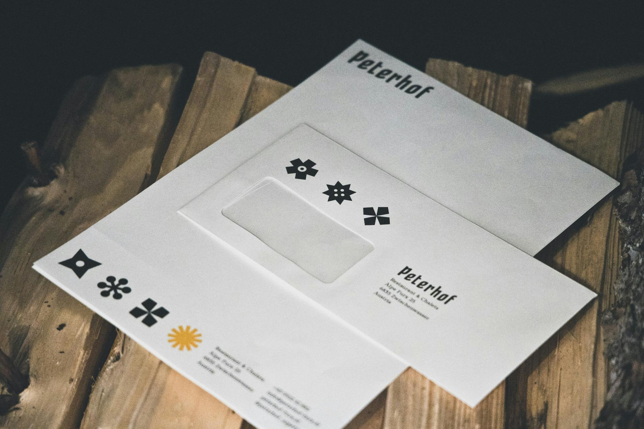 Peterhof Branding: Drucksachen – Brief und Kuvert © Patricia Keckeis