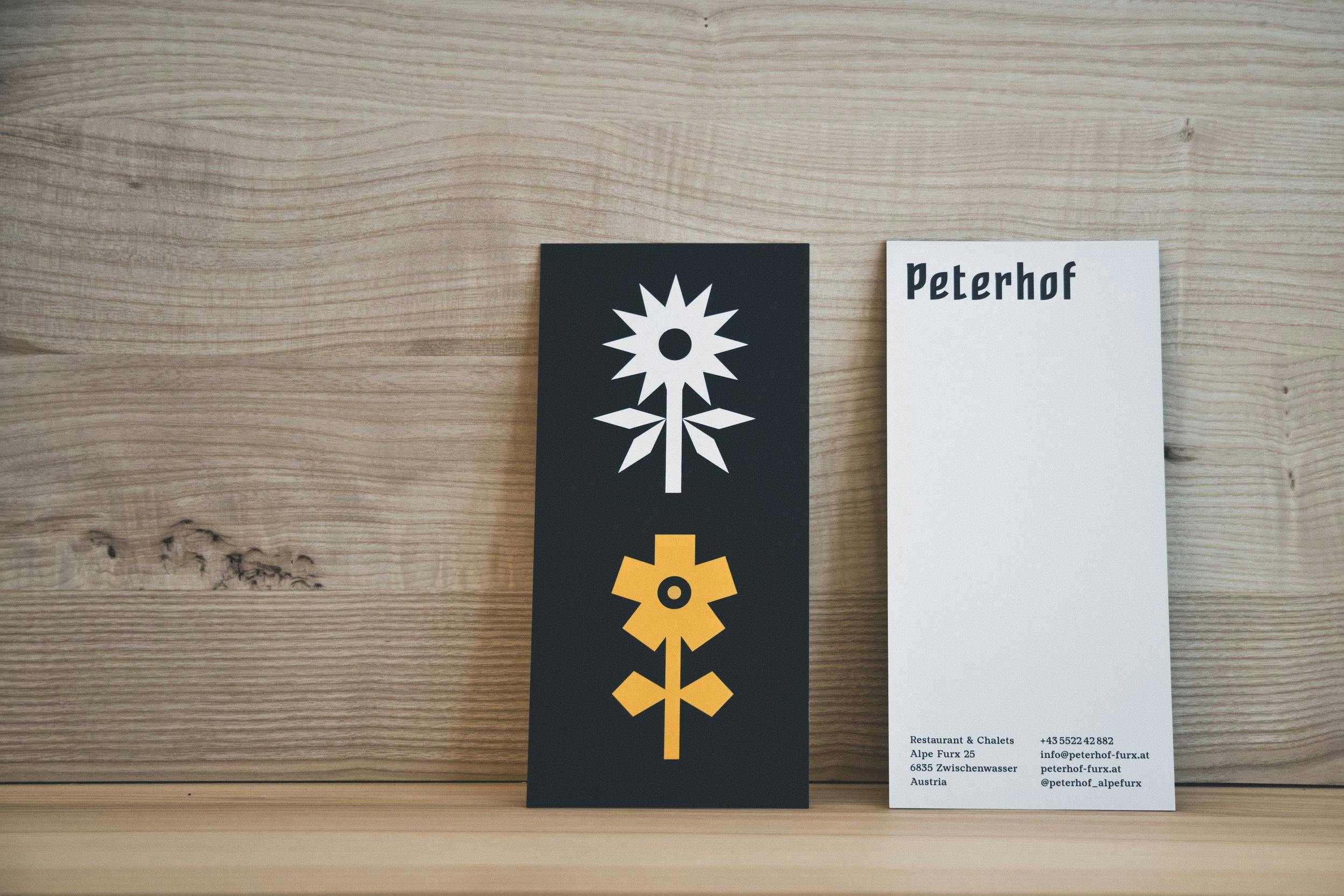 Peterhof Branding: Drucksachen – Flyer © Patricia Keckeis