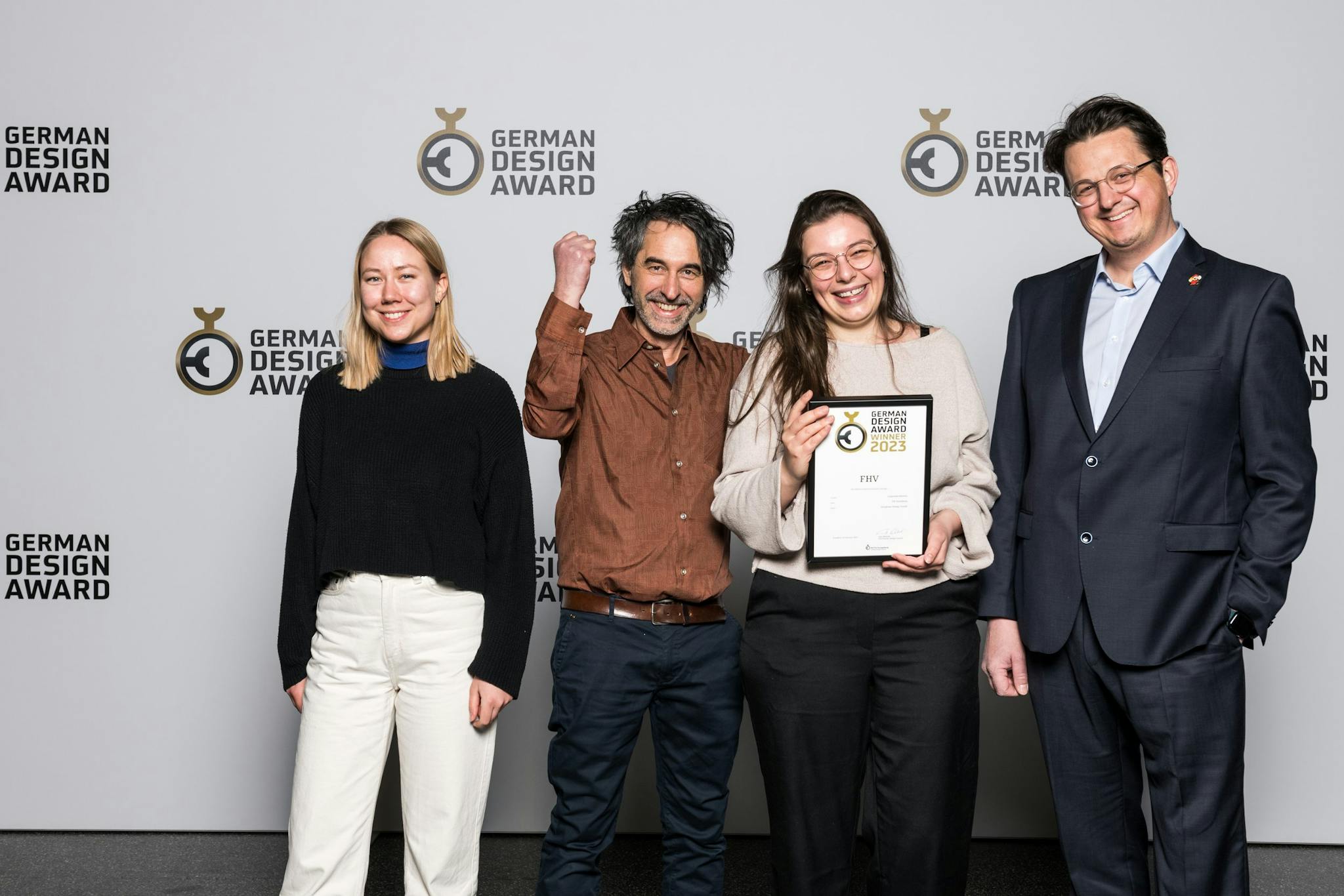 Der German Design Award für den Markenrelaunch der FHV: Susanne Büchele, Klaus Österle, Sabine Grohe und Oliver Ruhm (v.l.) © Photography Concepts Sternstein