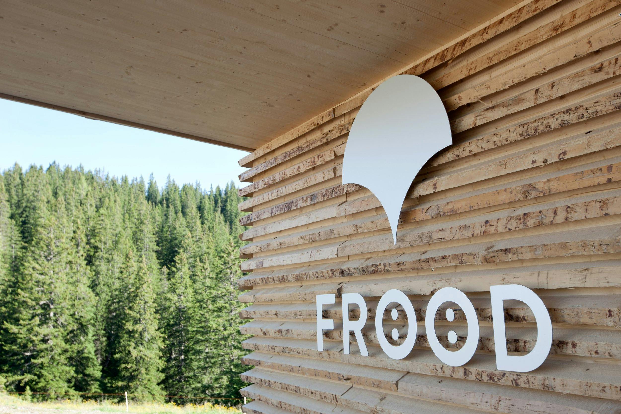 Frööd-Branding_Logo_Fassade © Schwärzler Hotels
