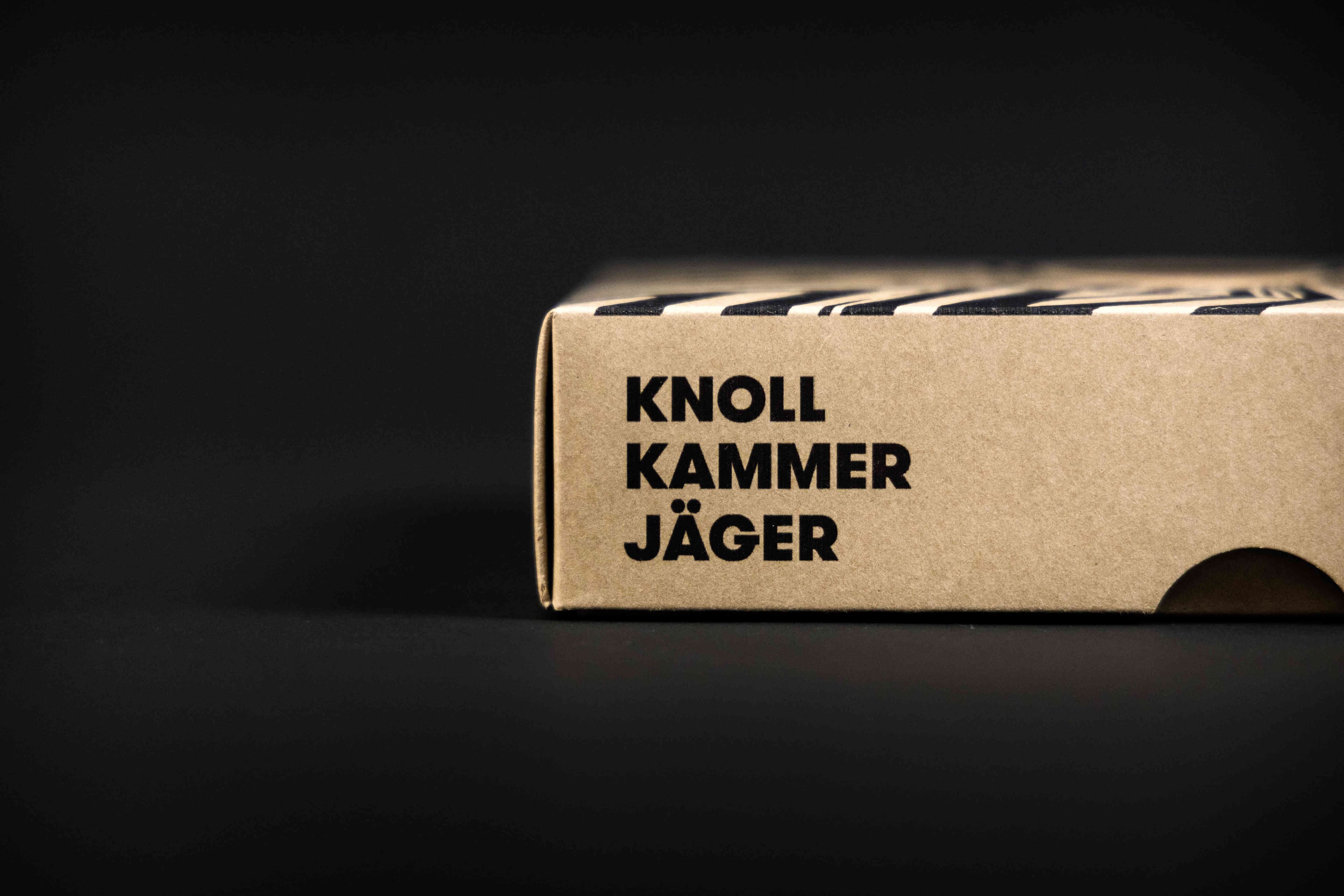 Knolls Kakerlakenorakel, Zeughaus Design