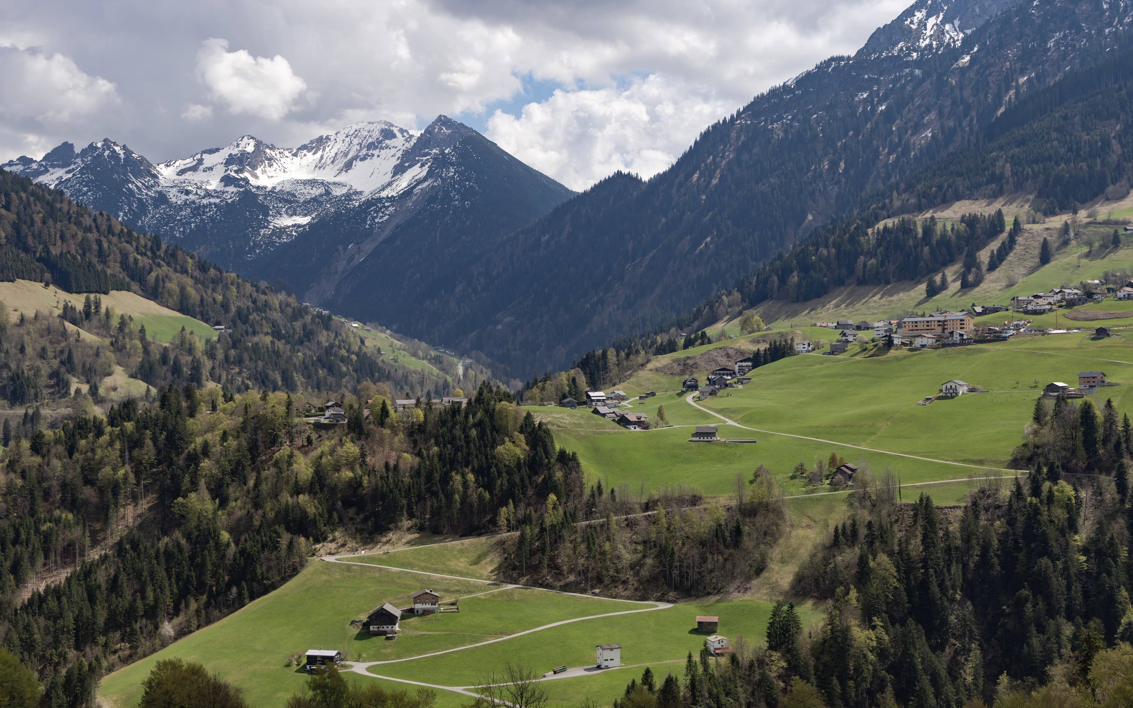 Walsertal ÖPNV Kampagne · Landschaft auf und ab