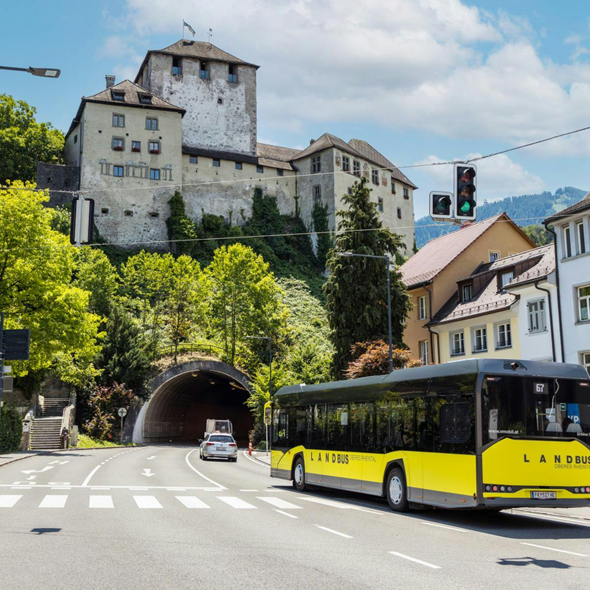 Landbus Oberes Rheintal auf dem Weg durch den Schattenburgtunnel in Feldkirch © Patricia Keckeis