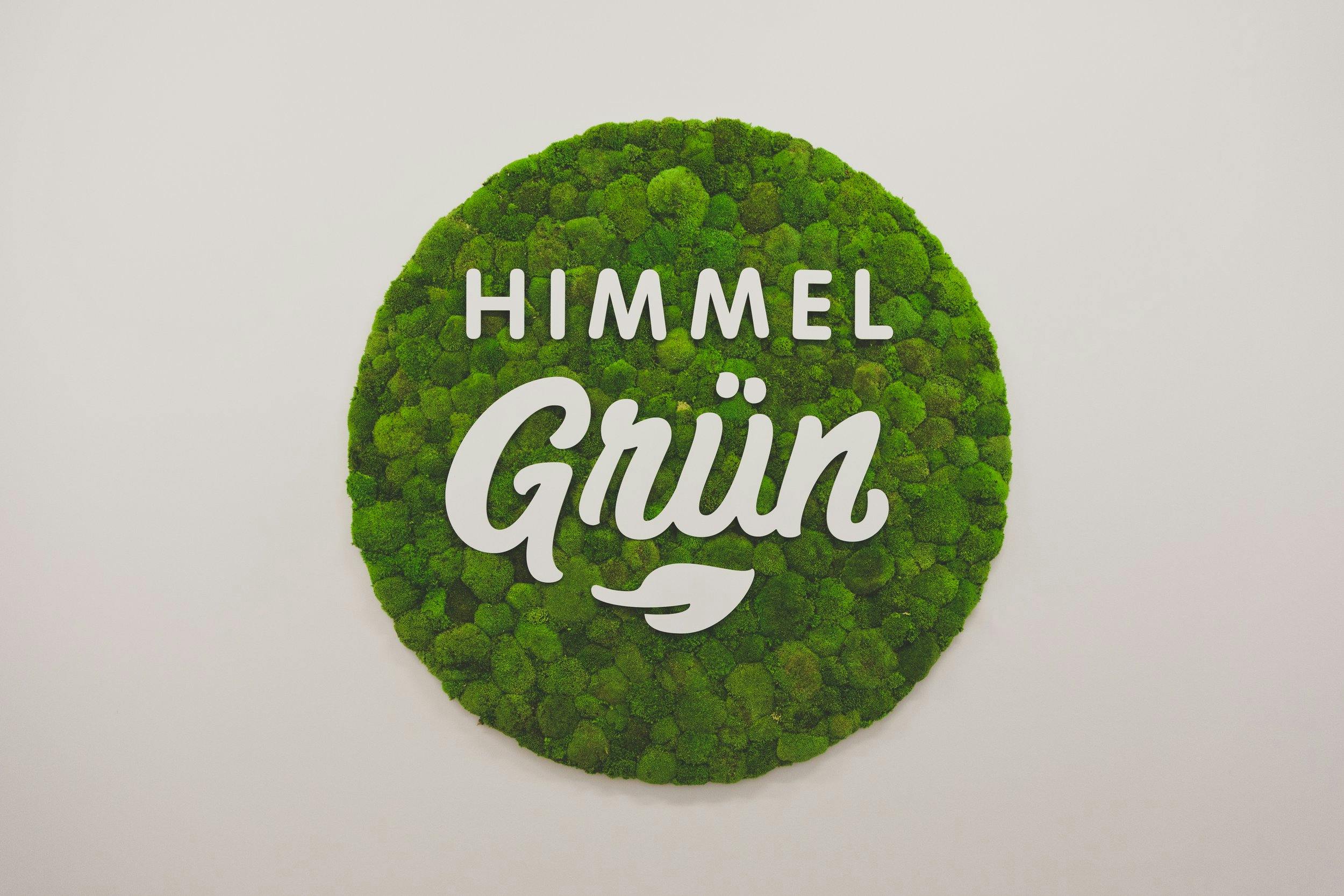 Himmelgrün-Branding_Logo-auf-Moos © Patricia Keckeis