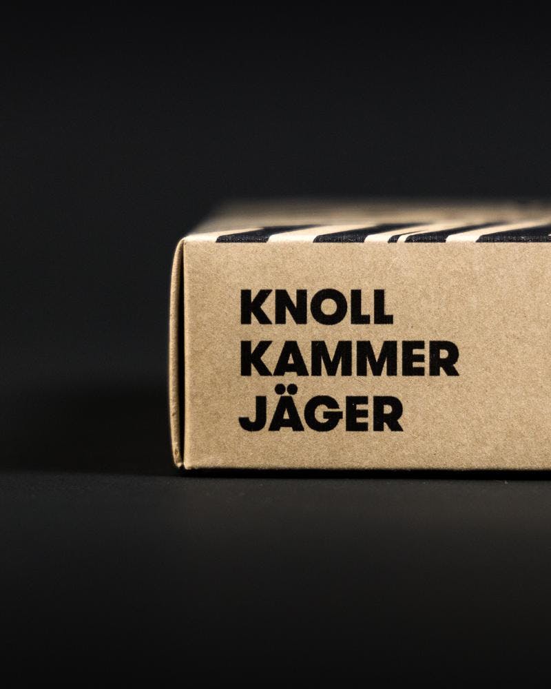 Knolls Kakerlakenorakel - Box seitlich © Patricia Keckeis